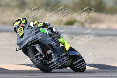 media/Dec-01-2025-Moto Forza (Mon) [[2daa91e15f]]/1-Advanced Group/Session 3 (Turn 3)/